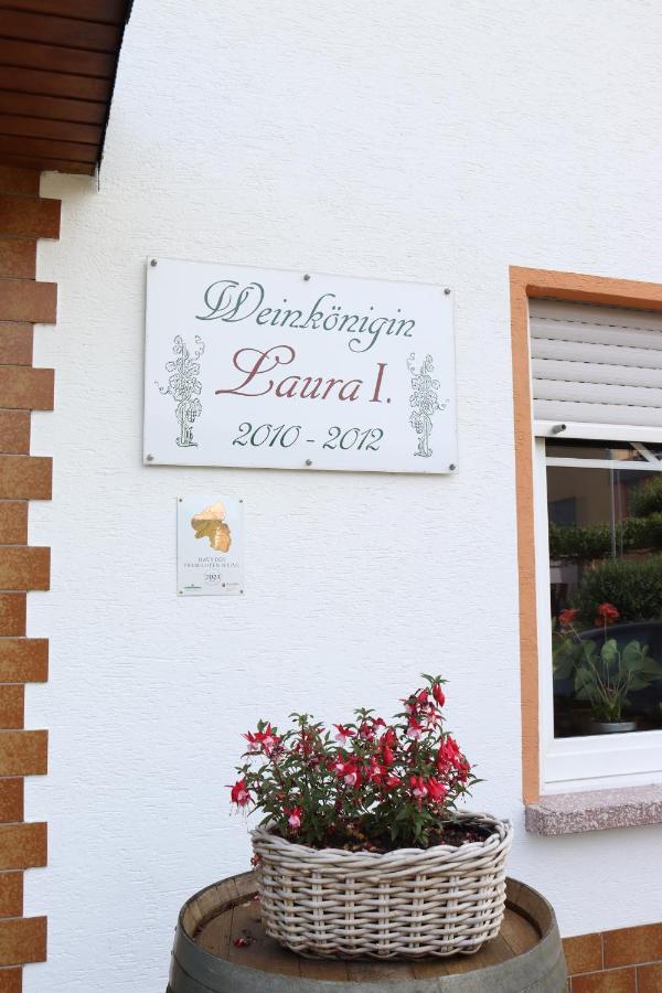 Weingut Und Gaestehaus Wolfgang Beth Kinheim Exterior foto